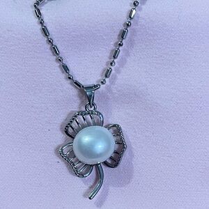 Elegant Sterling Silver White South Sea Pearl Flower Necklace